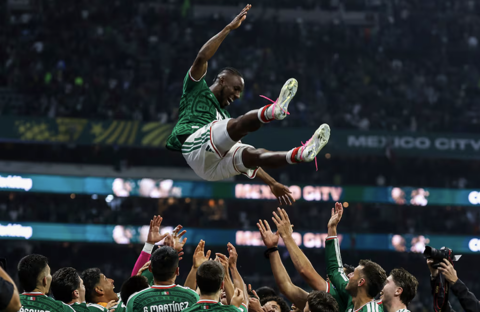 Con los ojos llenos de fútbol: México pregunta “¿Y si sí?”. Inglaterra responde “Easy sea”